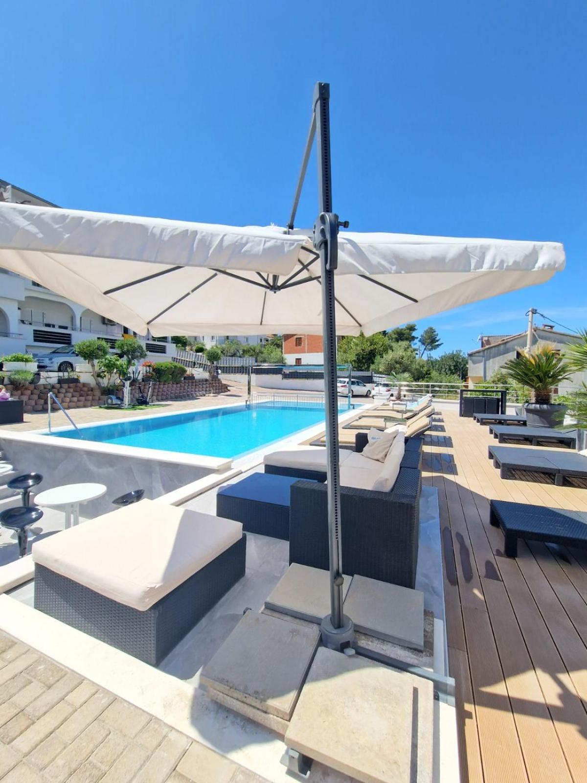 טרוגיר Apartments Silva With A View Of Sea מראה חיצוני תמונה