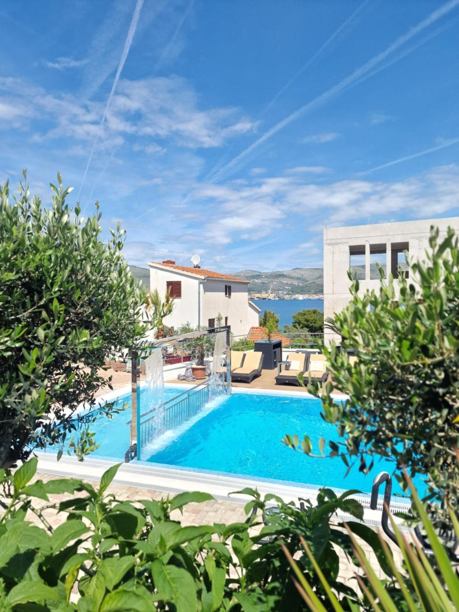 טרוגיר Apartments Silva With A View Of Sea מראה חיצוני תמונה